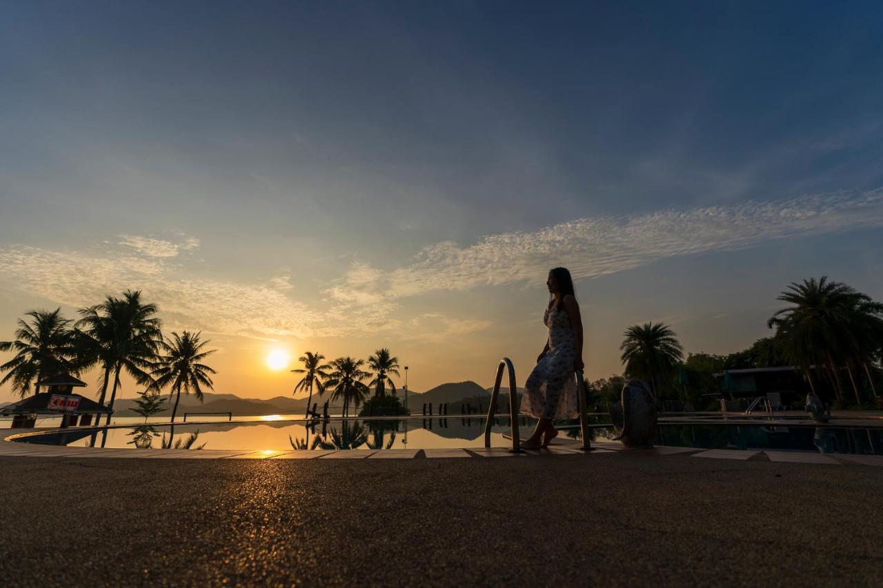 Kaengkrachan Boathouse Paradise Resort Kaeng Kachan Bagian luar foto