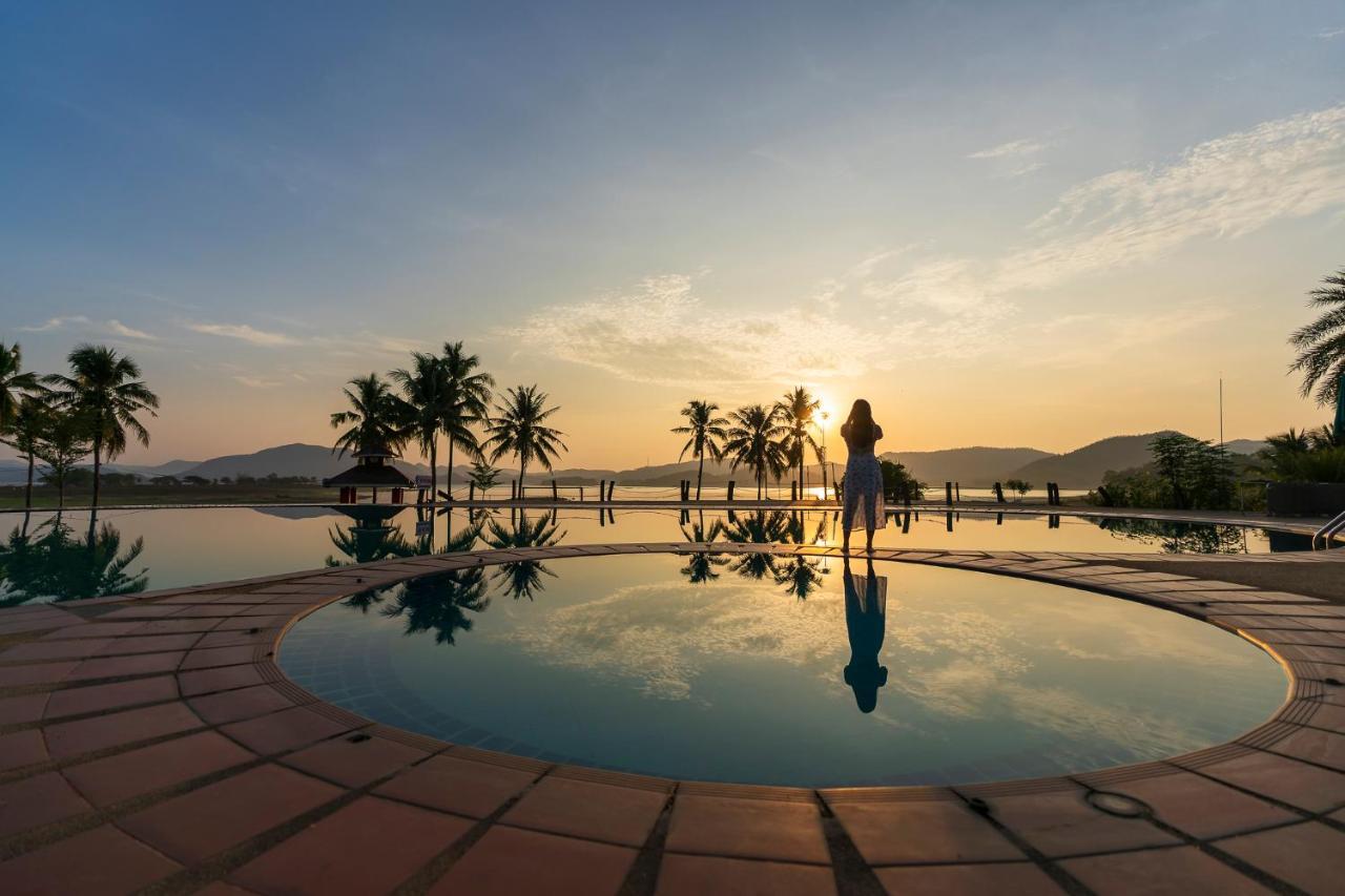 Kaengkrachan Boathouse Paradise Resort Kaeng Kachan Bagian luar foto